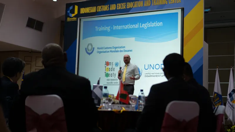 Pemaparan Materi Jim McColm WCO