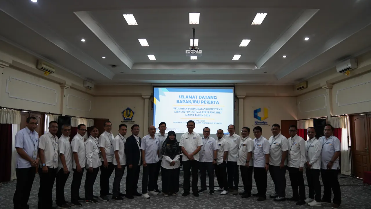 Peserta Pelatihan Peningkatan Kompetensi Jabatan Fungsional Pelelang Ahli Madya