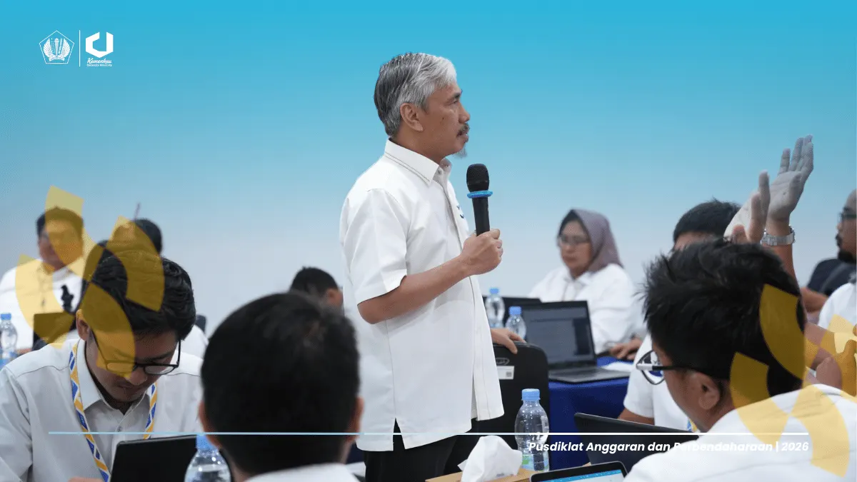 Pemberian materi oleh Bapak Tohirin (Widyaiswara Ahli Utama - Pusdiklat AP) dalam pelatihan Reviu Laporan Keuangan Bendahara Umum Negara (LK BUN) pada Senin (19/1)