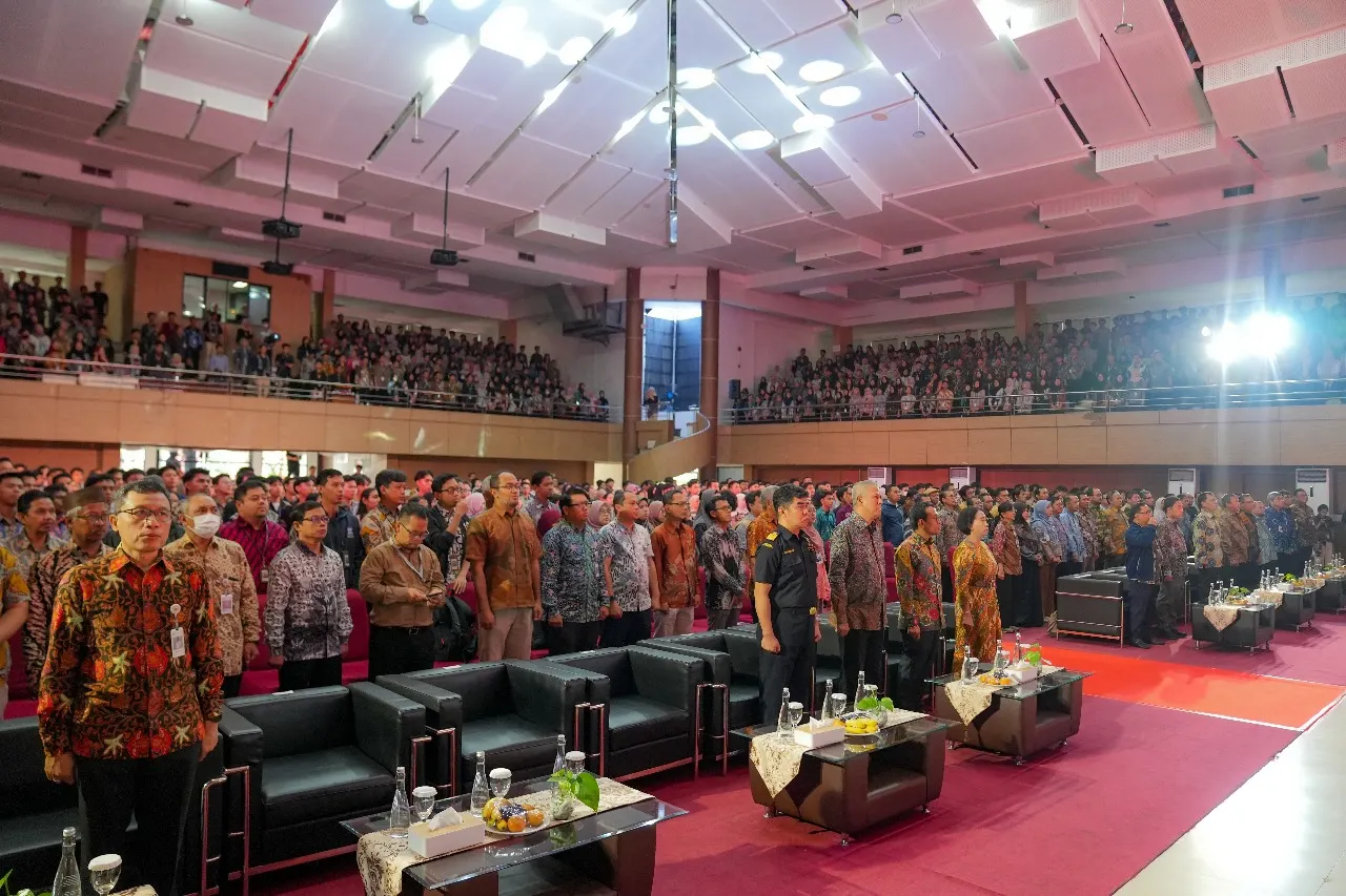 Menyanyikan lagu Indonesia Raya, Mars Kemenkeu, dan Mars PKN STAN