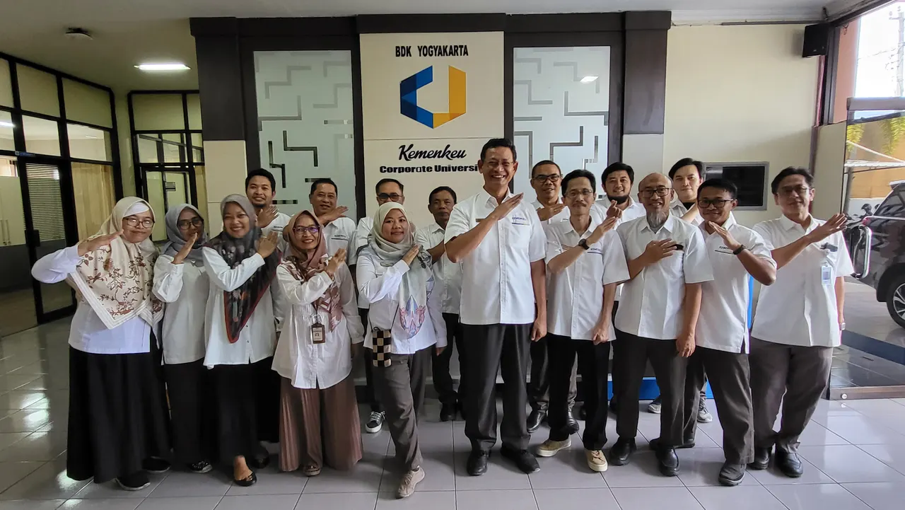 Kepala Pusdiklat KNPK memberikan sambutan dan ceramah pada pembukaan PKP dan melaksanakan kunjungan kerja ke BDK Yogyakarta