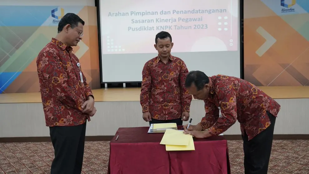 Pejabat Pusdiklat KNPK Tanda Tangani SKP Tahun 2023