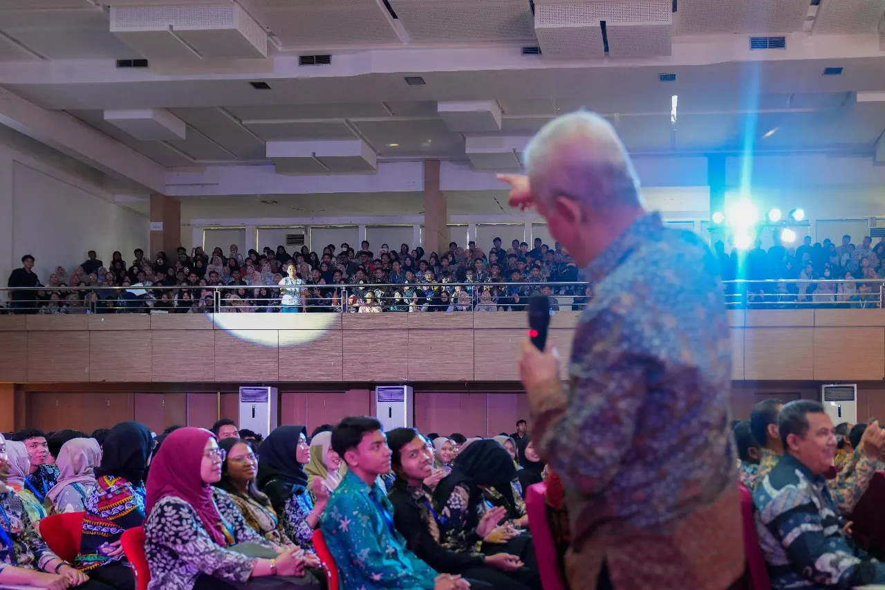 Wamenkeu Anggito menyampaikan materi
