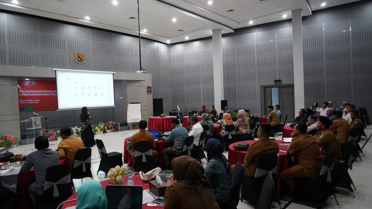 Pembukaan Pelatihan Ekonomi Sirkular Berbasis Lingkungan bagi Pelaku Ekonomi Desa Tahun Anggaran 2025