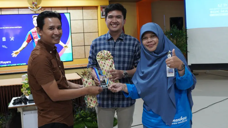 juara 1 Kanwil DJP Jatim 3 bersama Endang Widajati (kanan)