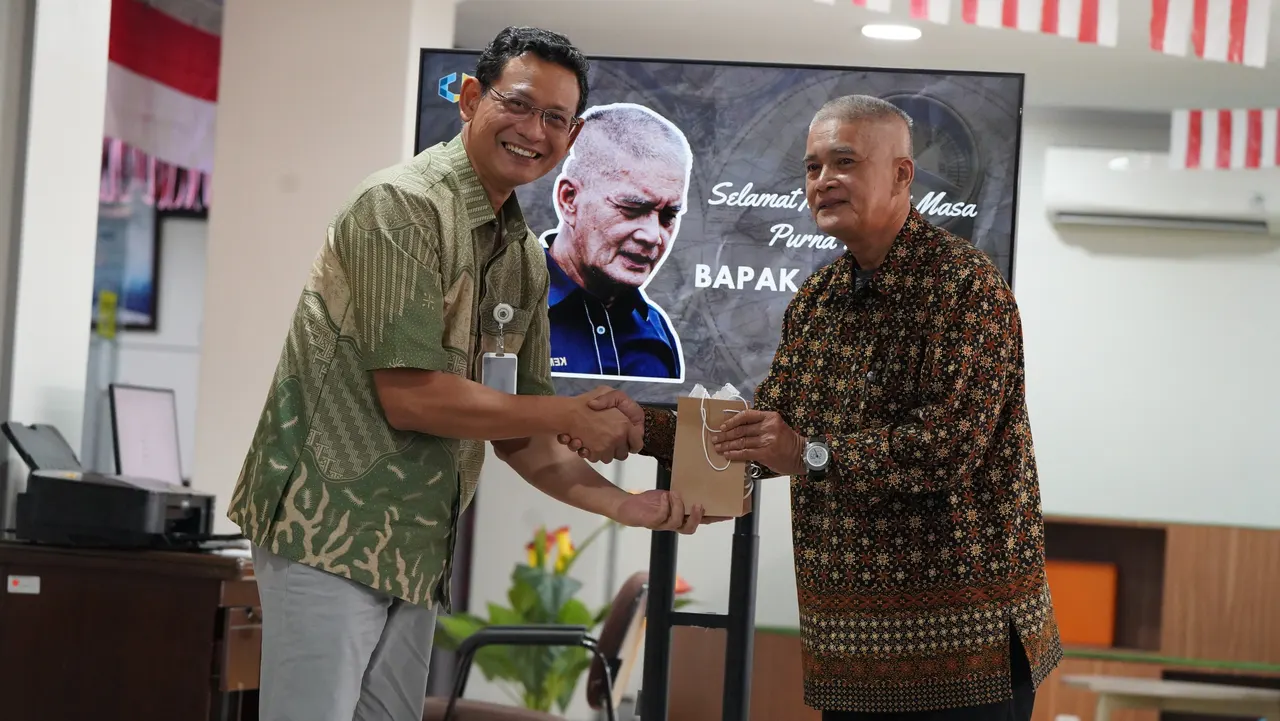Pusdiklat KNPK menyelenggarakan Pisah Sambut Pegawai Pusdiklat KNPK dan Penyerahan Piagam Pernghargaan Pegawai