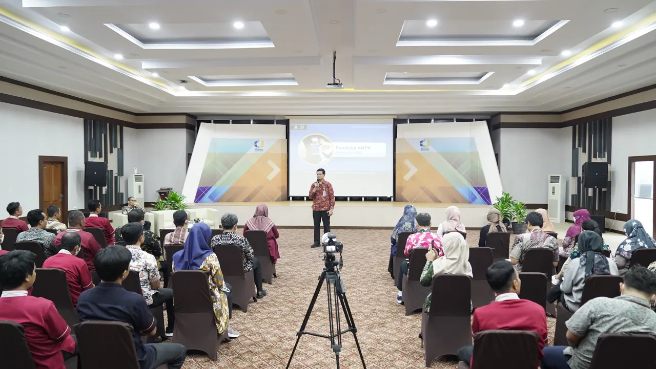 Pusdiklat KNPK Adakan Ngobrol Santai bersama PPNPN di Lingkungan BPPK Lokasi Purnawarman dalam rangka Pengenalan ZI-WBBM dan Himbauan Pelayanan Prima