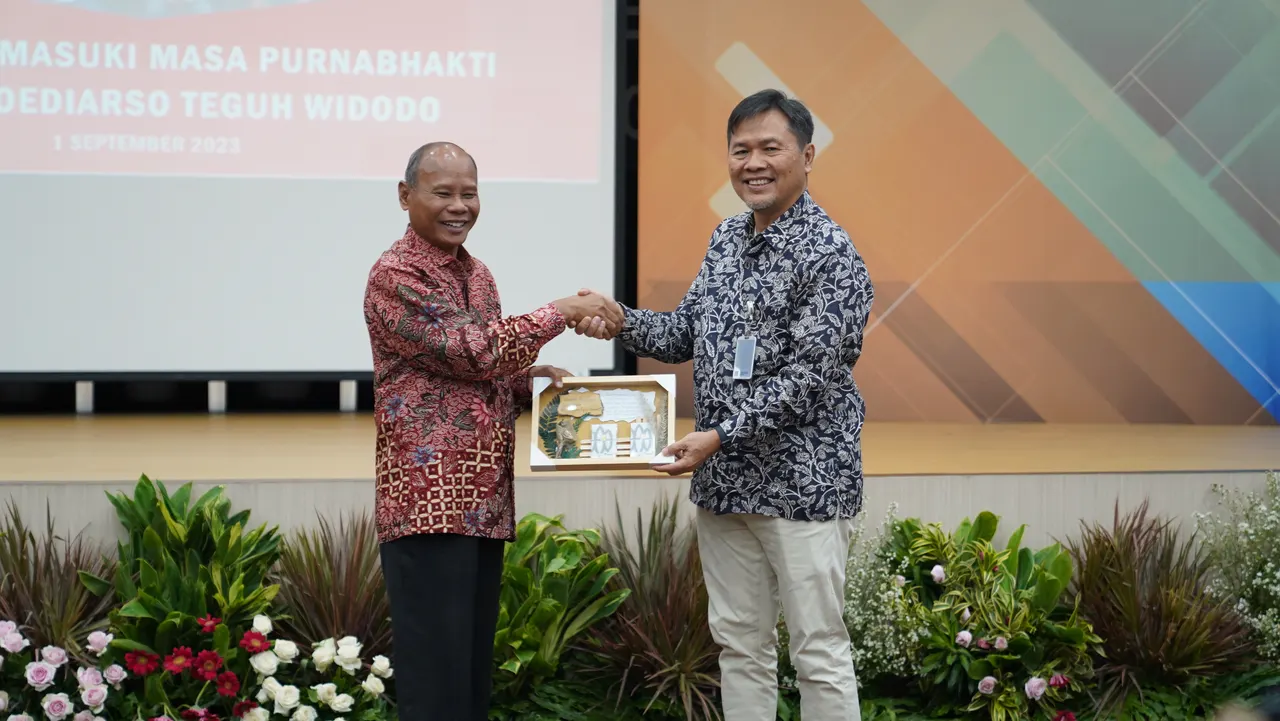 Pusdiklat KNPK menyelenggarakan pelepasan pegawai yang memasuki masa purnabakti Bapak Boediarso Teguh Widodo (Widyaiswara Ahli Utama Pusdiklat KNPK)