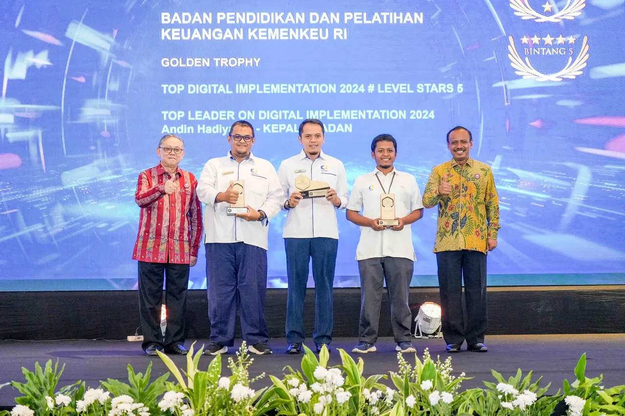 Pertama Kalinya, BPPK Raih Golden Trophy  IT Works Top Digital Awards 2024