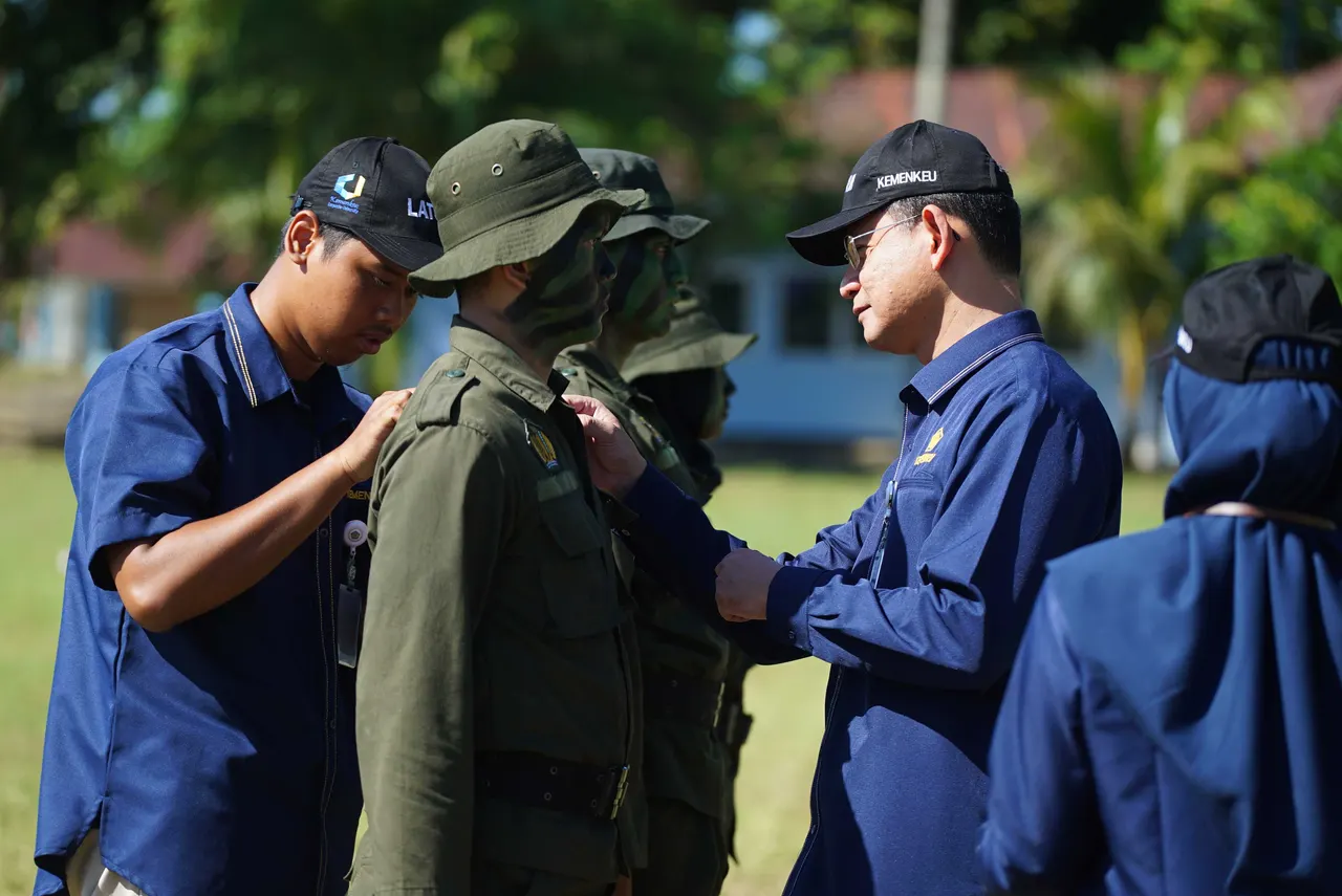 Kepala Pusdiklat KNPK menjadi Inspektur Upacara Penutupan kegiatan Orientasi Pembentukan Karakter CPNS TA 2023 dan Sharing Session di BDK Manado