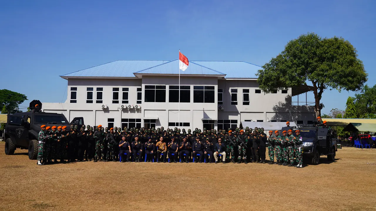foto bersama setelah penutupan