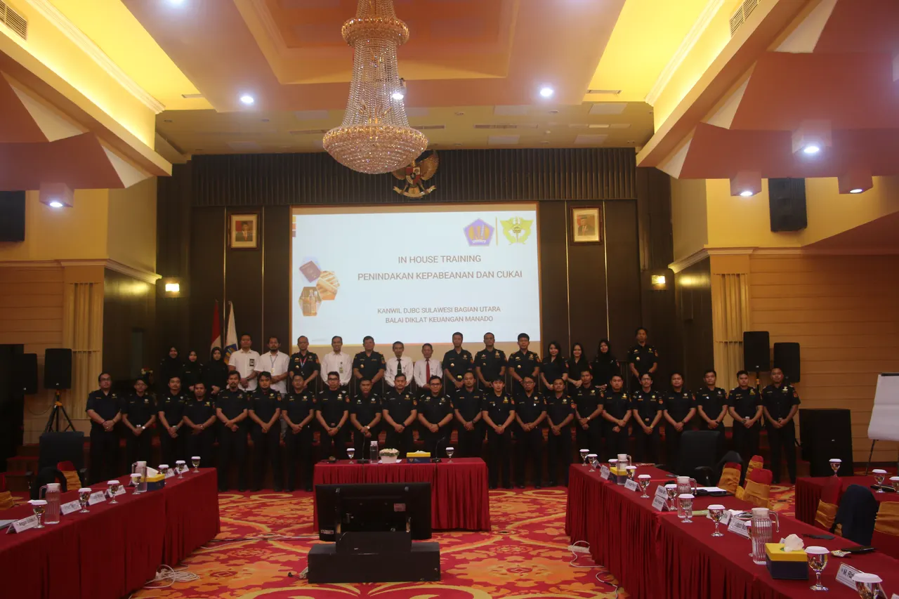 Foto bersama peserta In House Training Penindakan Kepabeanan dan Cukai