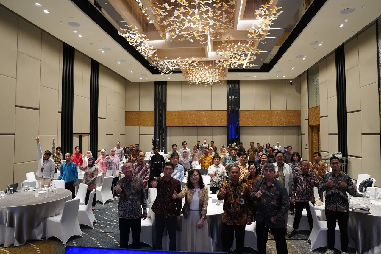 Dokumentasi bersama seluruh peserta "Peluncuran Dashboard ALIFA dan Modul E-Learning Responsif Anak"