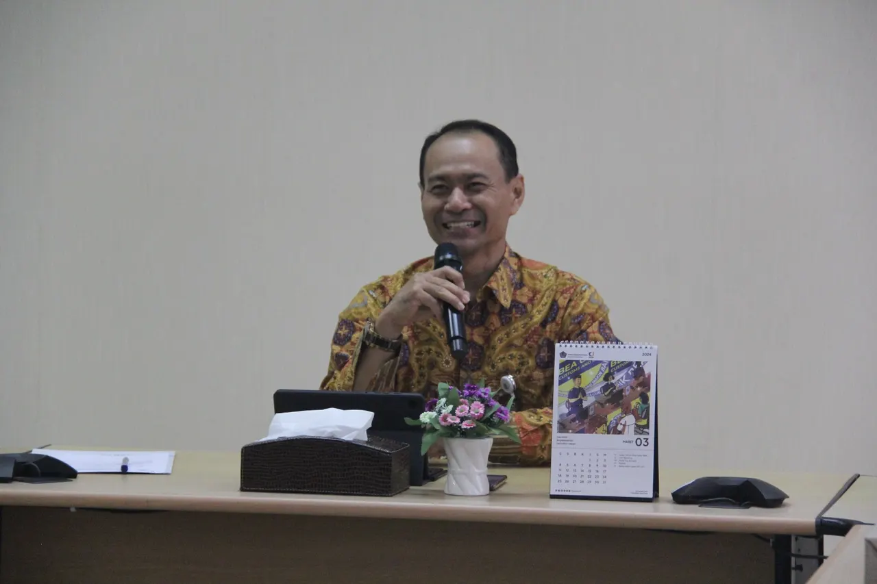 Bapak Suyuti sedang menyampaikan kinerja BDK Makassar tahun 2023