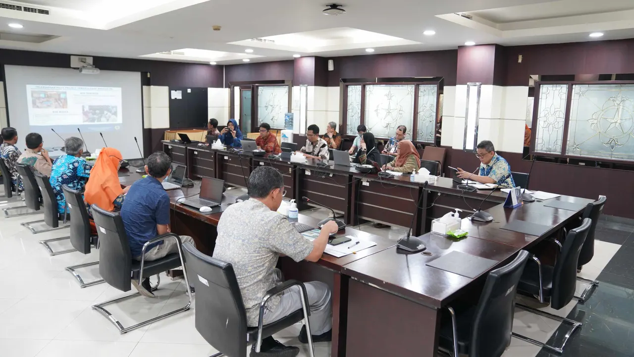 Pusdiklat KNPK Pusdiklat KNPK melaksanakan kegiatan Audiensi dan Dukungan Implementasi Program Unggulan Pusdiklat KNPK Tema Pengelolaan Keuangan Daerah yang Akuntabel dalam Kerangka UU HKPD ke DJPK
