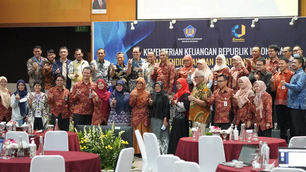 Pusdiklat KNPK menyelenggarakan Workshop Penyusunan Buku Proyek Strategis Nasional (PSN)