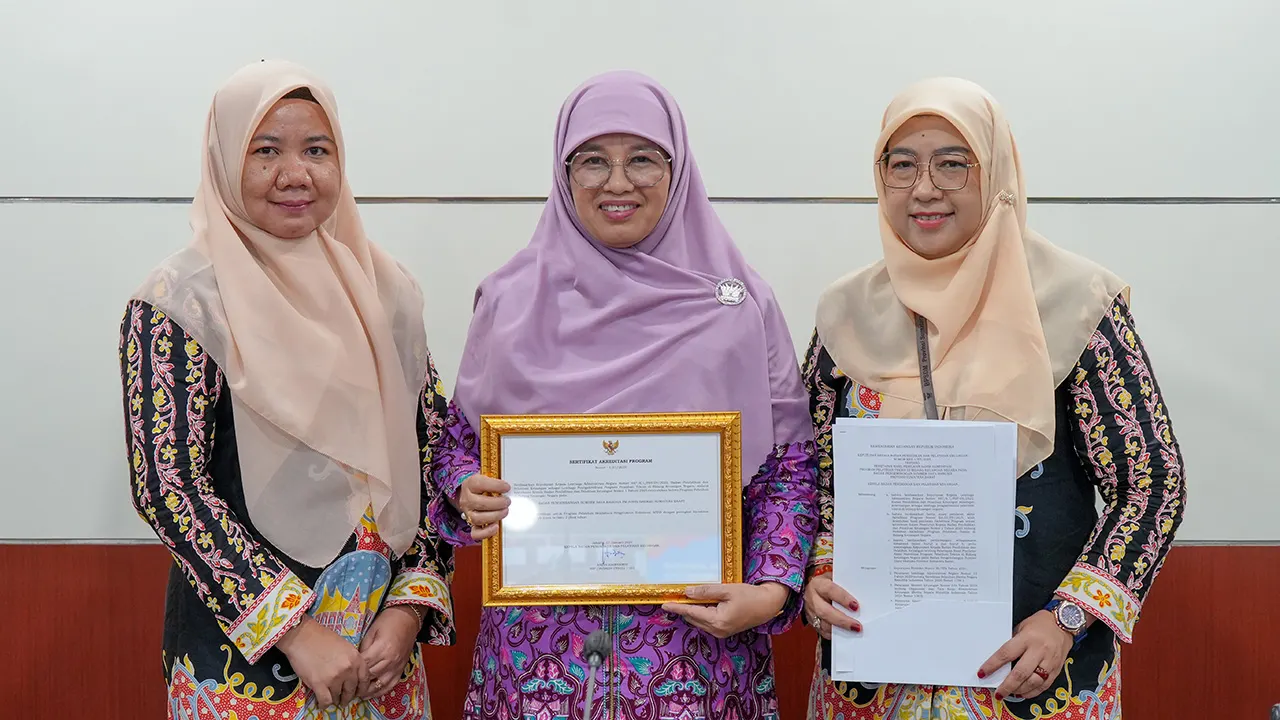 BPPK Serahkan Hasil Penilaian Akreditasi Program BPSDM Provinsi Sumatera Barat