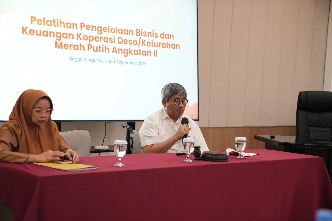 Gambar 1. Kepala Pusdiklat AP bersama Pejabat Dinas Koperasi & UMKM Kabupaten Bogor Membuka Pelatihan Pengelolaan Bisnis dan Keuangan KDKMP