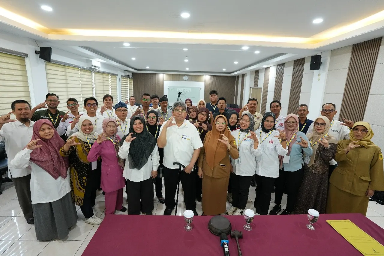 Gambar 3. Foto Bersama para Peserta Pelatihan