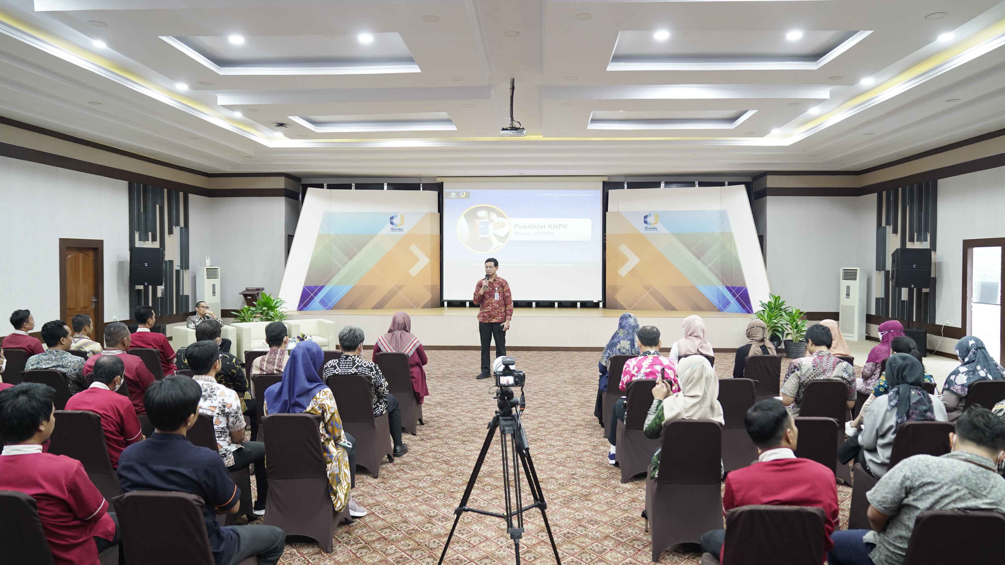 Pusdiklat KNPK Adakan Ngobrol Santai bersama PPNPN di Lingkungan BPPK Lokasi Purnawarman dalam rangka Pengenalan ZI-WBBM dan Himbauan Pelayanan Prima
