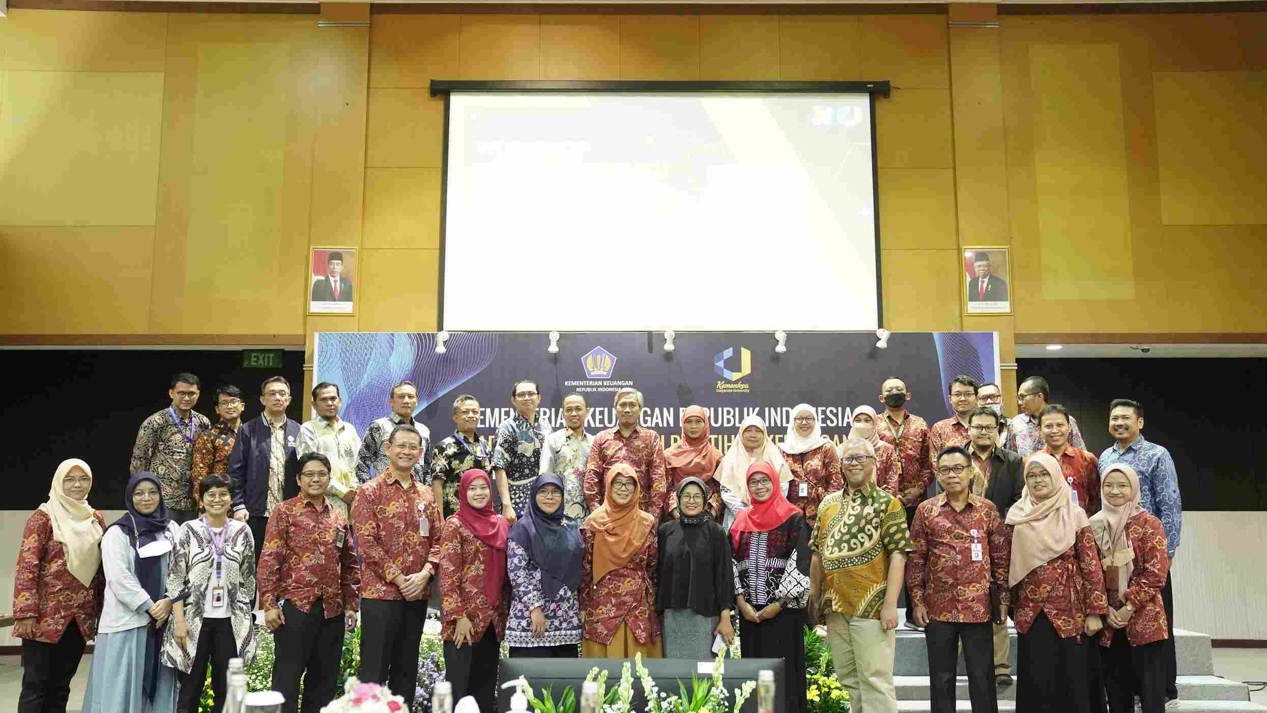 Pusdiklat KNPK menyelenggarakan Workshop Penyusunan Buku Proyek Strategis Nasional (PSN)