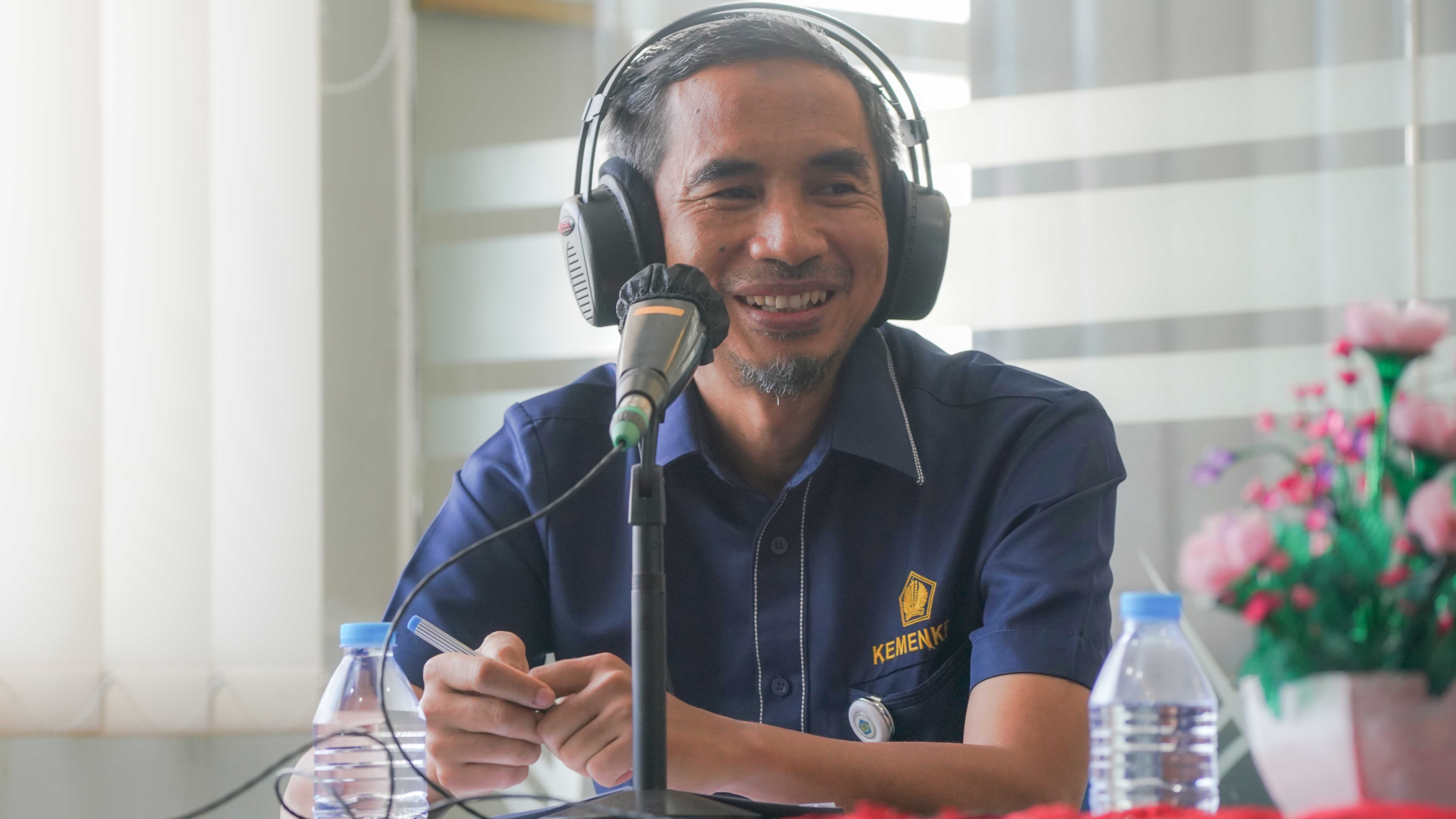 Mengudara melalui suara di RRI Manado