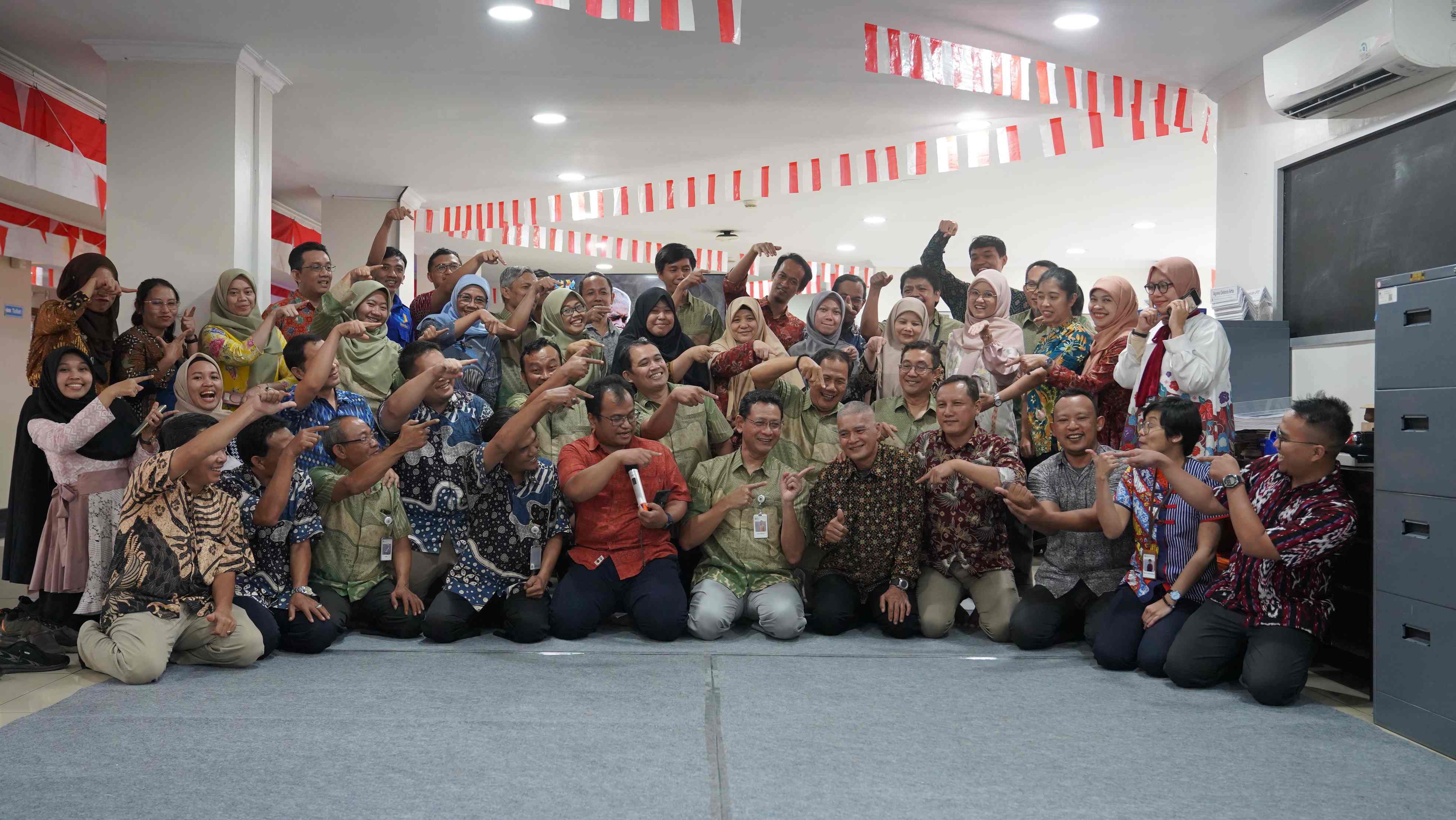 Pusdiklat KNPK menyelenggarakan Pisah Sambut Pegawai Pusdiklat KNPK dan Penyerahan Piagam Pernghargaan Pegawai