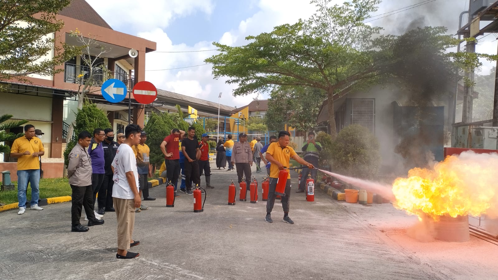Pemeriksaan dan Perawatan Alat Pemadam Api Ringan (APAR) di BDK Balikpapan