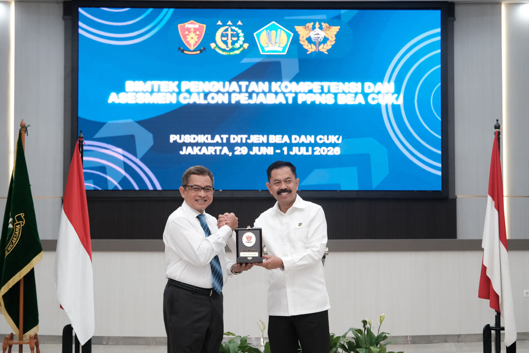Penyerahan_Plakat.jpg