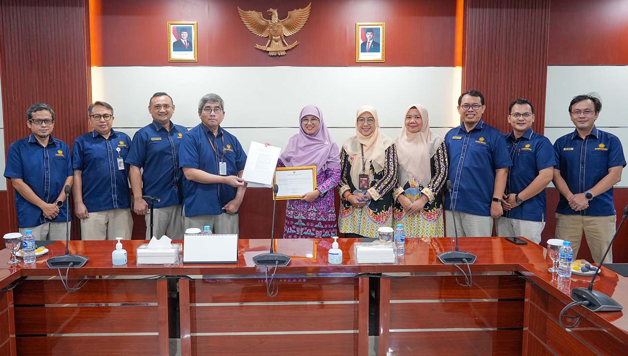 BPPK Serahkan Hasil Penilaian Akreditasi Program BPSDM Provinsi Sumatera Barat