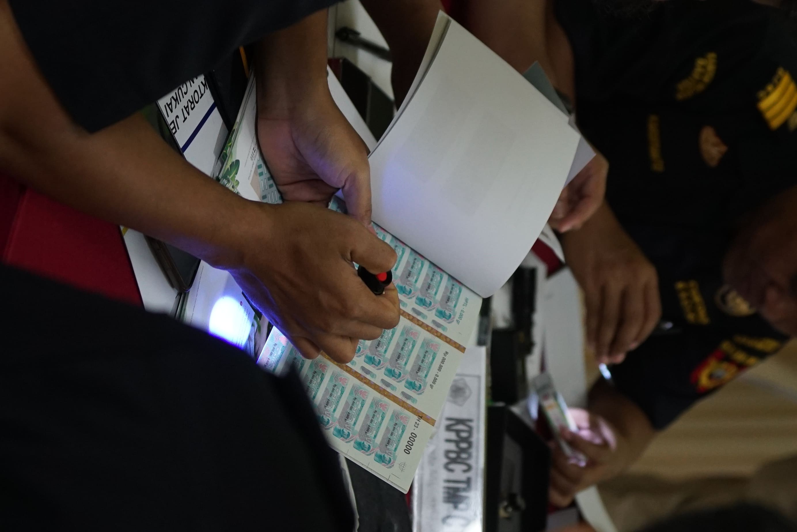 Fauna Endemik Indonesia jadi  tema desain pita cukai 2023